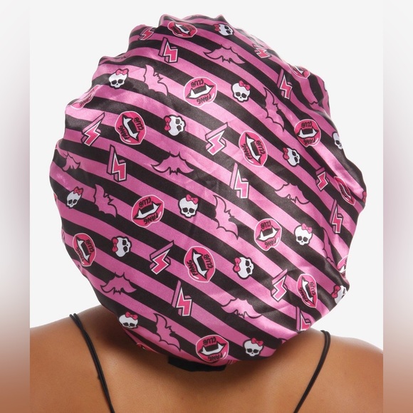 monster high Accessories - Monster High “Draculaura” Reversible Character Bonnet- New